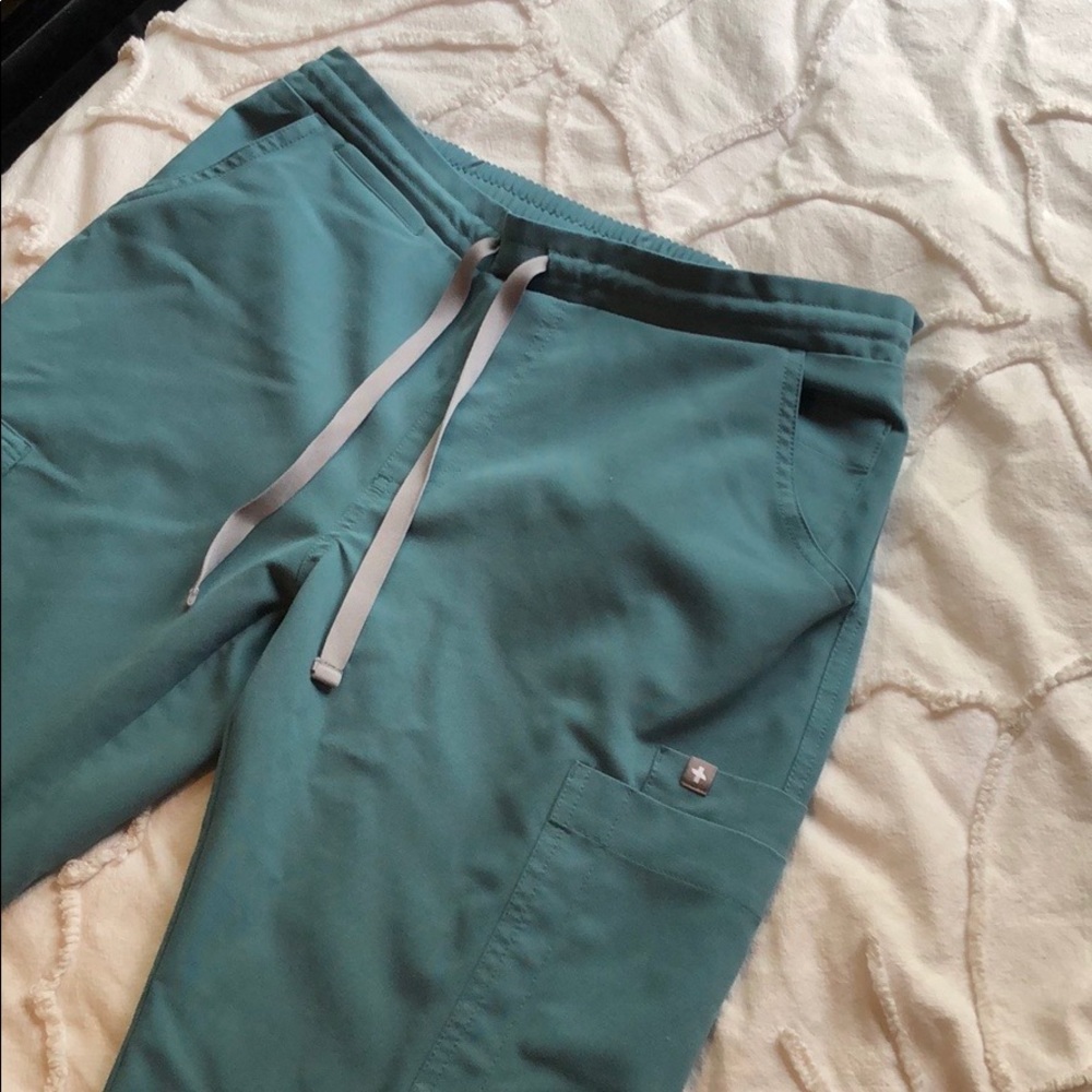 Figs yola skinny scrub pants